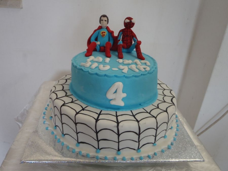 ספיידרמן סופרמן עוגת יומולדת לבן