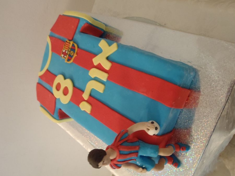 עוגה ליום הולדת חולצה כעוגה ברצלונה