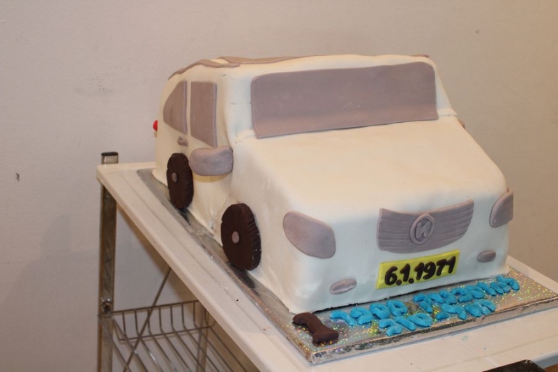 עוגה ליום הולדת מכונית כעוגה לבנה
