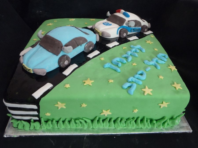 עוגה ליום הולדת מכונית משטרה במרדף