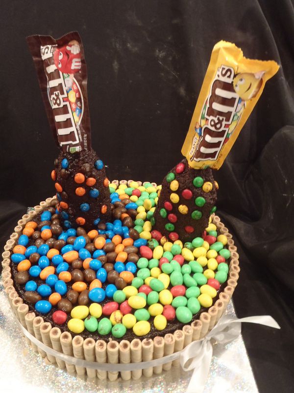 עוגה ליום הולדת מעוצבת עם סוכריות של mam