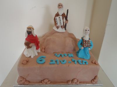 עוגה ליום הולדת מפוסלת של אהרון הכהן על הר סיני + משה רבנו ו יהושוע בן נון