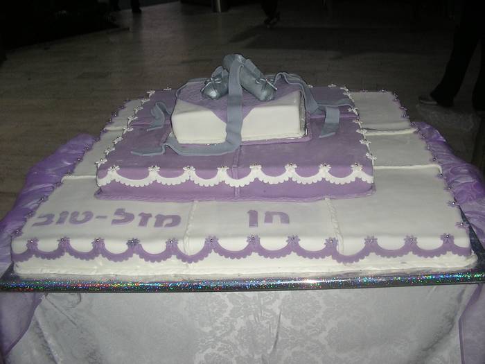 עוגת בת מצווה 3 קומות כשנעלי הבלט בקומה השלישית עוגה בגודל של 90X90 סמ