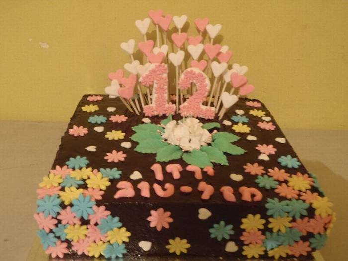 עוגת בת מצווה פרחים בשלל צבעים ללא בצק סוכר