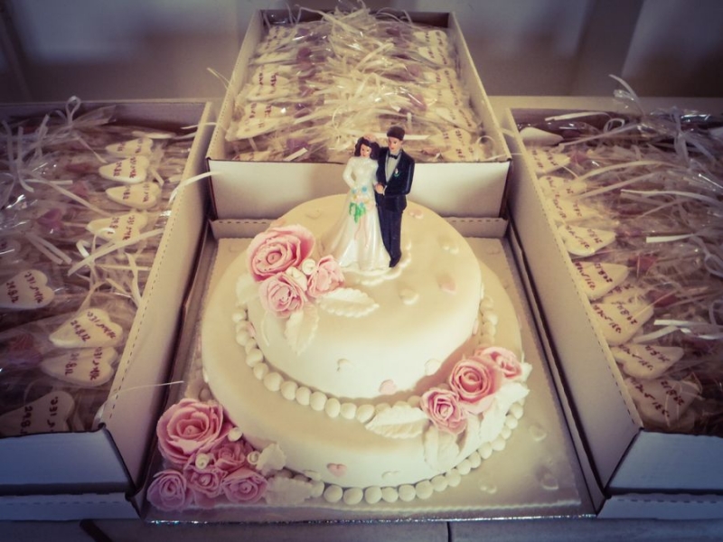 עוגת חתונה שושנים ו 400 סוכריות מתנה לאורחים