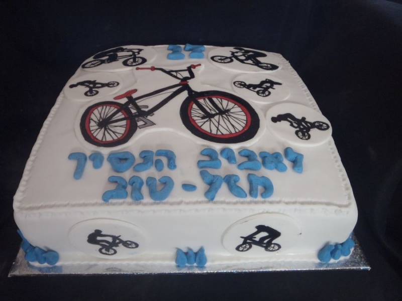 עוגת יום הולדת אופניים מצויירות
