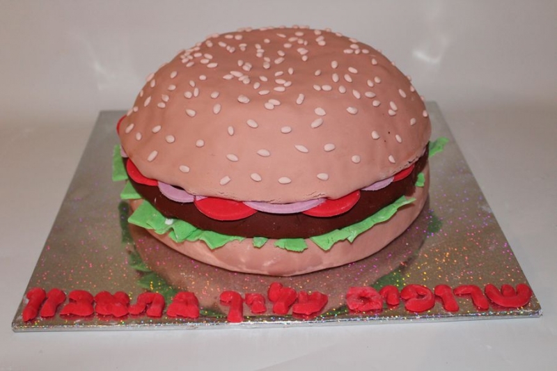 עוגת יום הולדת אמבורגר