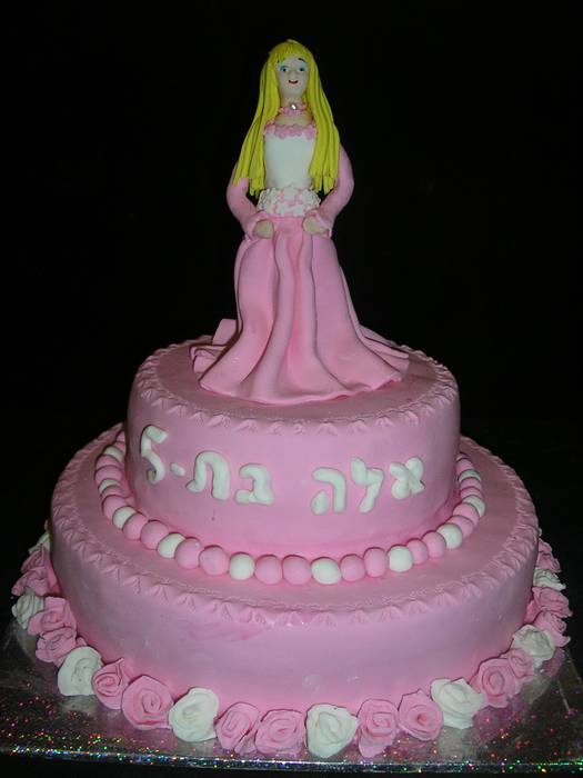 עוגת יום הולדת בנות נסיכה ושושנים