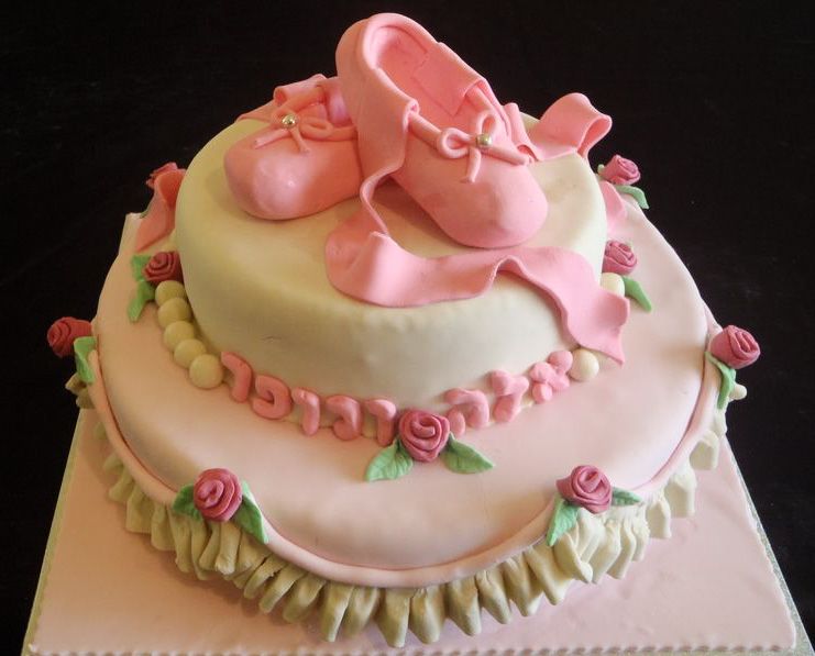 עוגת יום הולדת בנות נעלי בלט ווילונות ו פרחים