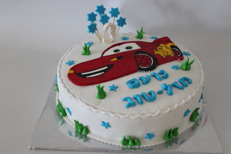עוגת יום הולדת בנים מכונית ספידי מקווין