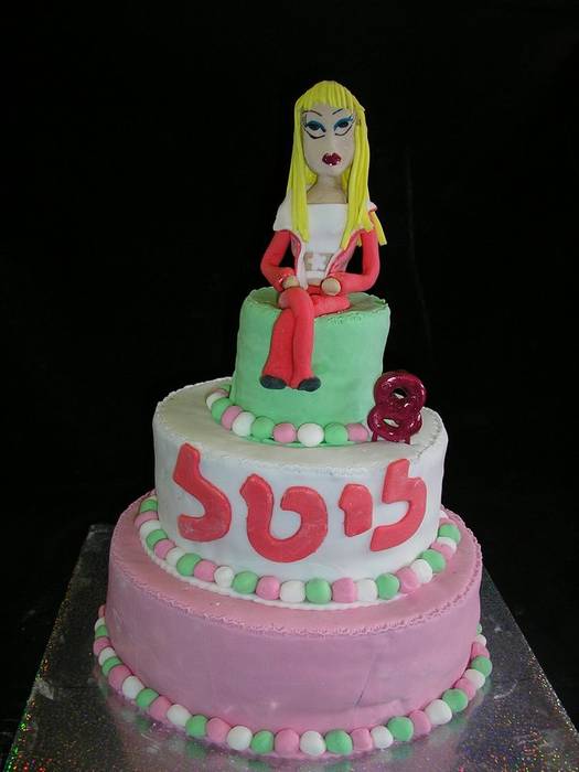 עוגת יום הולדת בראץ מפוסלת בנות