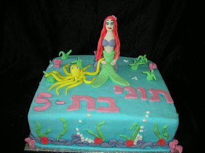 עוגת יום הולדת בת הים הקטנה בפיסול