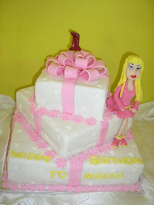 עוגת יום הולדת גיל שנה מתנה ו בובה