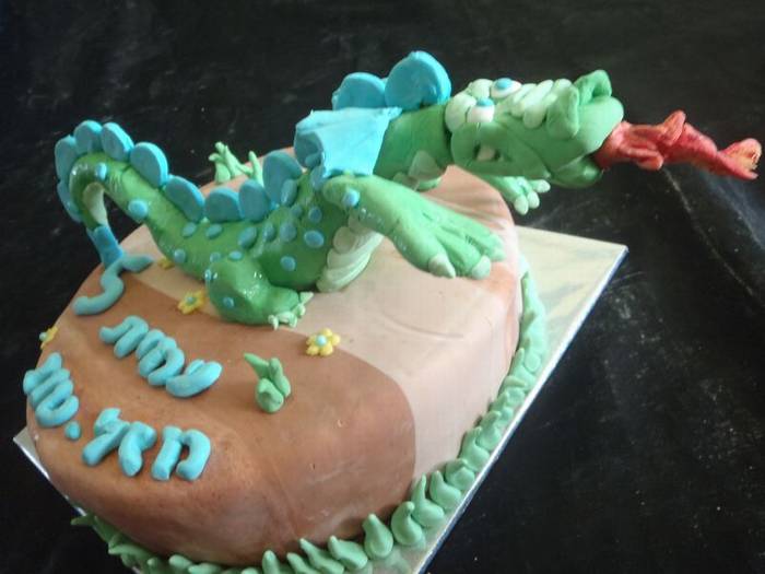 עוגת יום הולדת דרקון יורק אש לבנים