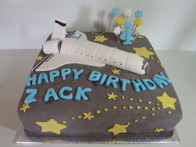 עוגת יום הולדת חללית בפיסול לבנים