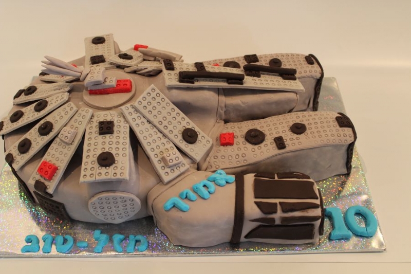 עוגת יום הולדת חללית מלחמת הכוכבים לבנים