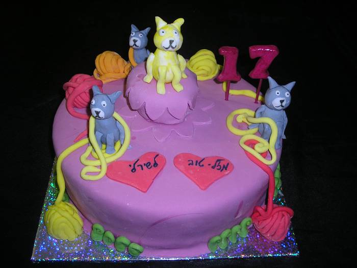 עוגת יום הולדת חתול חתולים וכדורי צמר