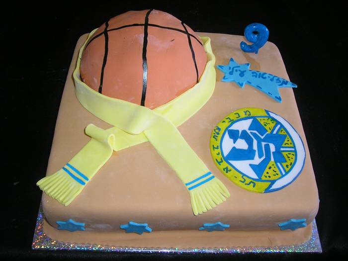 עוגת יום הולדת כדורסל מכבי תל אביב כדור כדורסל צעיף ולוגו