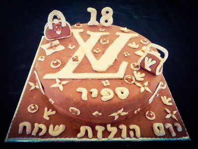 עוגת יום הולדת לבנות עם לוגו לואי וויטון