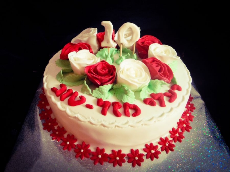 עוגת יום הולדת לבנות שושנים מפוסלות (3)