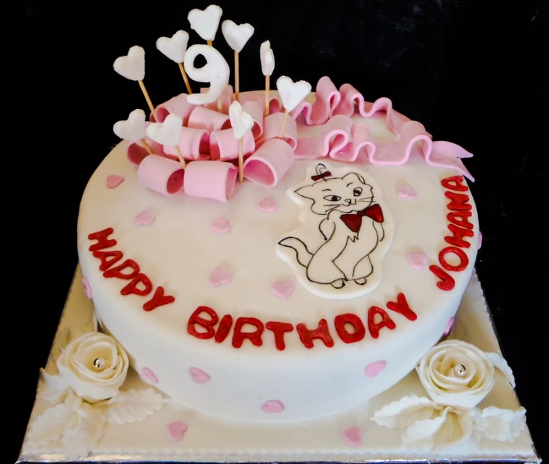 עוגת יום הולדת לבת חתול ו מתנה