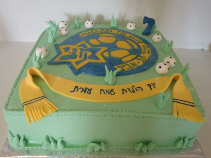 עוגת יום הולדת לוגו מכבי תל אביב לבנים