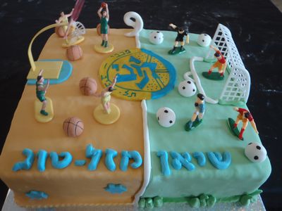 עוגת יום הולדת מכבי תל אביב חצי כדורגל וחצי כדורסל