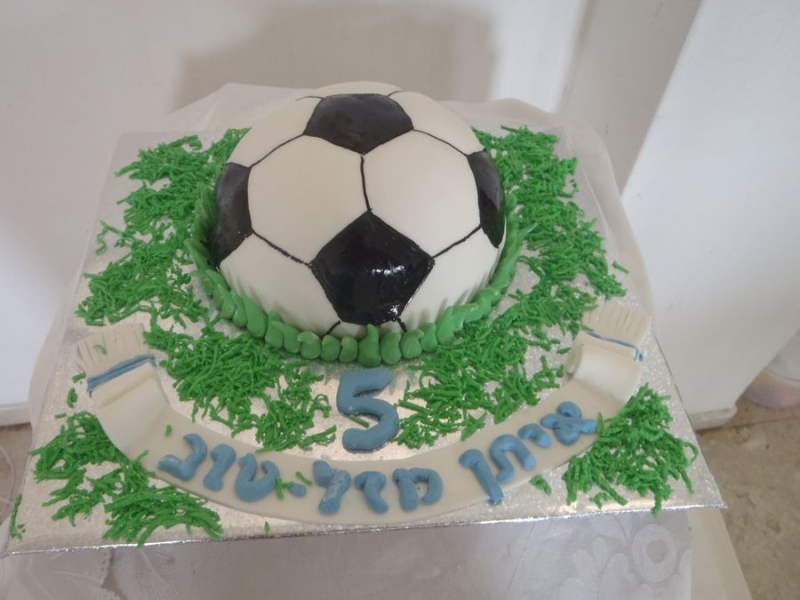 עוגת יום הולדת מעוצבת כדור כדורגל