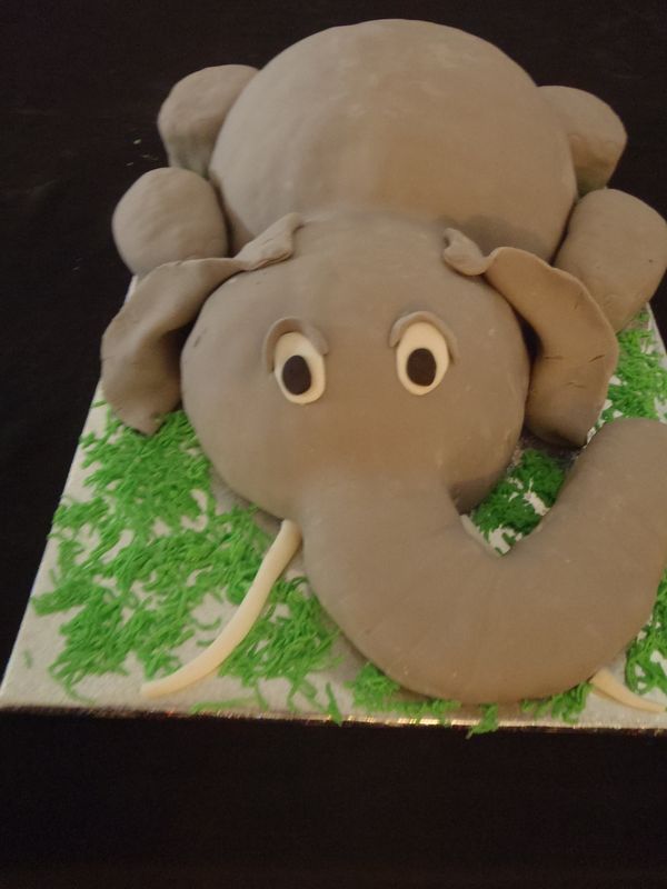 עוגת יום הולדת פיל מעוצב כעוגה