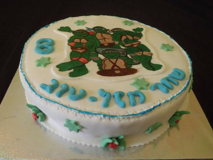 עוגת יום הולדת צבי נינגה לבנים