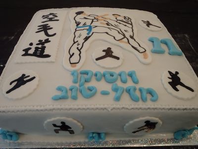 עוגת יום הולדת קרטה או גודו + סמלים