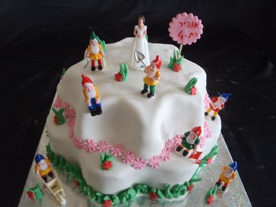 עוגת יום הולדת שילגיה ושבעת הגמדים