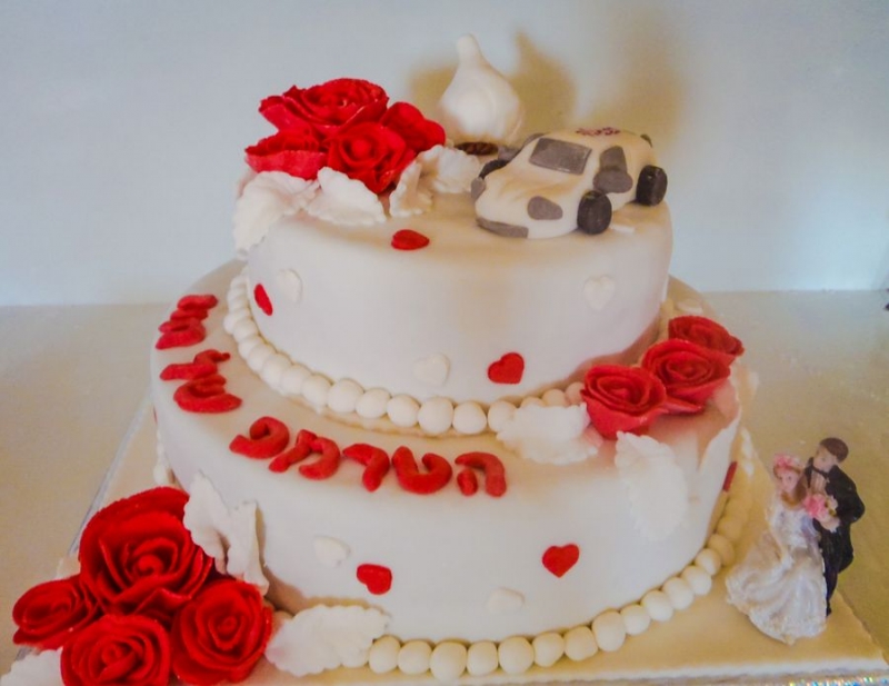 עוגת שושנים מפוסלת לחתן וכלה